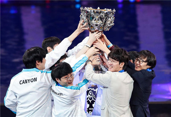 Team Vitality 在 VCT 2025： EMEA 第二阶段中保持季后赛希望， Team Heretics 获得第一名