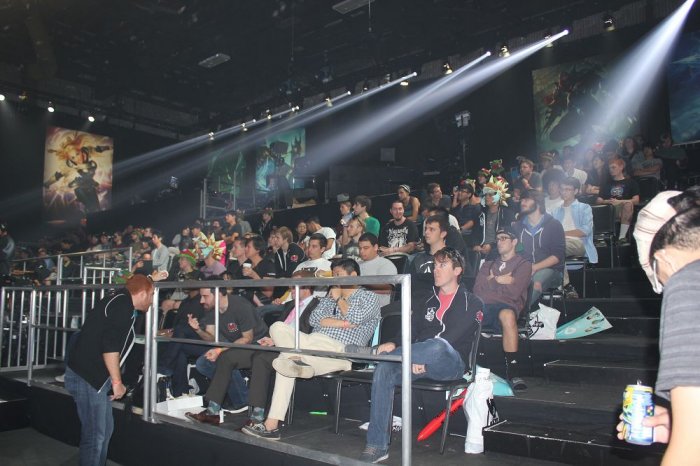 外媒统计2023年电竞赛事英语观众峰值：S13世界赛稳居第一